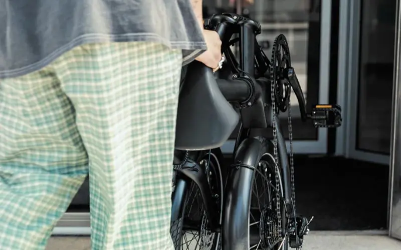 velo pliant uto en mode plié